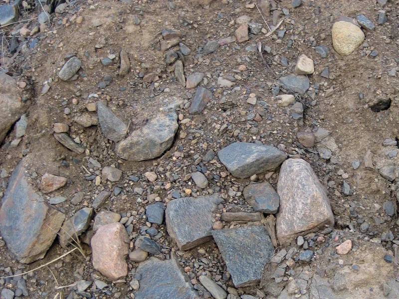 Moreeni, kivi- ja maa-aines läheltä kuvattuna maa-aineksen ottopaikalla. Eri kokoista murskaa.